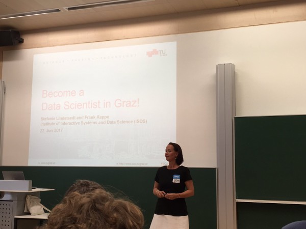 Stefanie Lindstaedt introducing the new Data Science specialization - Photo by Peter Kraker, https://twitter.com/PeterKraker